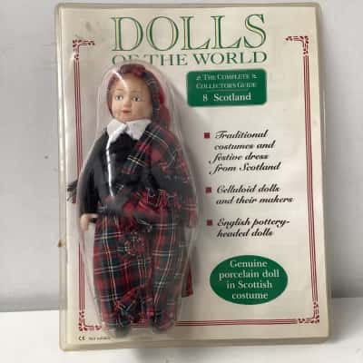 DOLLS OF THE WORLD vintage porcelain doll in Scottish costume