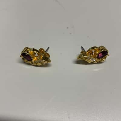 Vintage Avon purple rhinestone and cubic zirconia gold tone stud Earrings 