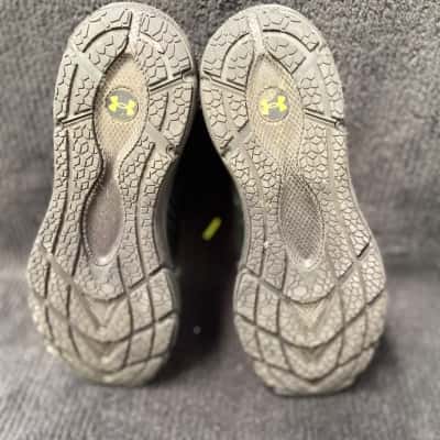 Under Armour Mens  Size 45 Sneakers Black  / Green 