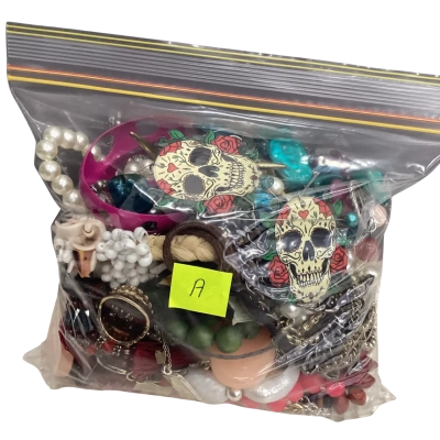 Assorted bag of Jewellery (A)