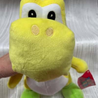  SUPER MARIO - Yellow YOSHI Plush toy *NEW WITH TAGS 