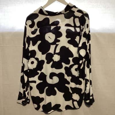  Womens  Size XS Button Up Top Black  / Pattern / White 