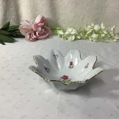 Saji Japan White / Pink Rose Pattern Fine China Petal Shape Dish