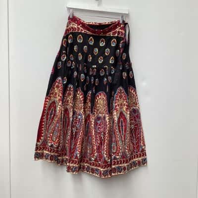  Womens  Size M Maxi Skirt Black  / Multicoloured / Red gold and blue sequins 