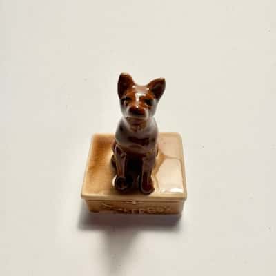 Dog on the Tuckerbox Miniature Figure