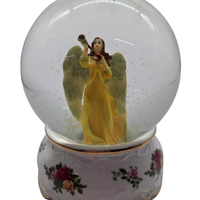 ROYAL ALBERT SNOW GLOBE