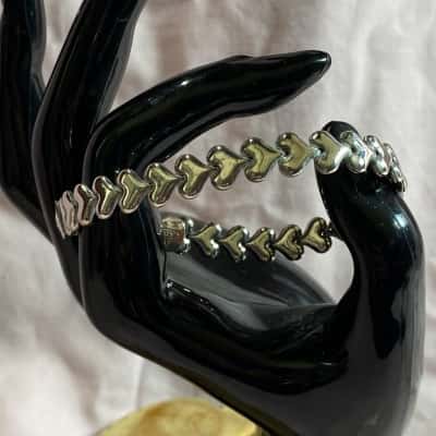 SILVER HEART BRACELET 
