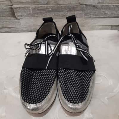 Steve Madden Womens  Size 5 Sneakers Black  / Grey / White 