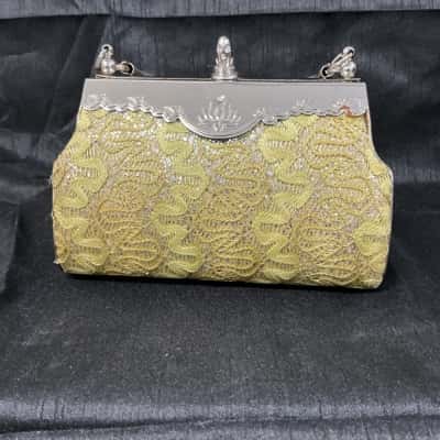 Vintage style kiss lock lace clutch