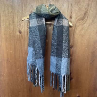 Decjuba Mottled Tones Chunky Scarf 