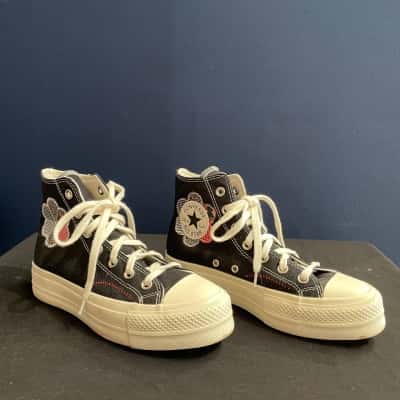 Women’s Converse Size 5 Platforms 