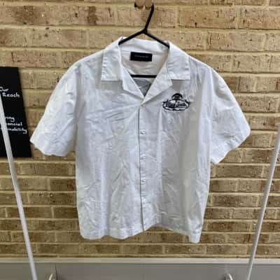 Black scale Mens white button up shirt Size L 