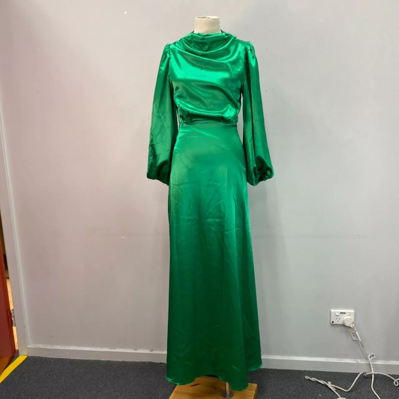 Virgos Lounge Womens Size 8 Maxi Dress Sateen Emerald Green (s) - New With  Tags | Salvos Stores