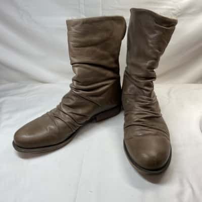 Eos Womens  Size 39 Boots Brown 