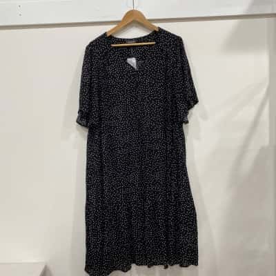 Autograph Womens  Size 18 Short Sleeve Dress  Black  / White 