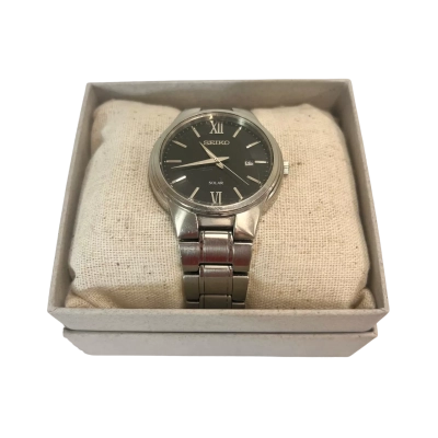 Seiko Mens Solar Analogue Watch Black Dial Silver Stainless Steel Bracelet Boxed