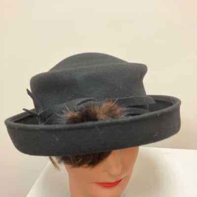 Womens  Size One Size Black wool hat 
