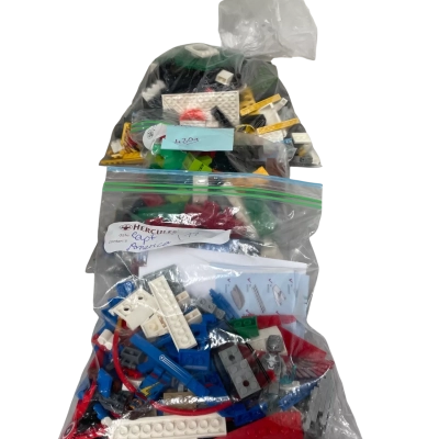 LEGO Bulk Mixed 1 kg Mixed. 430 Classic. Captain America with pieces missing 