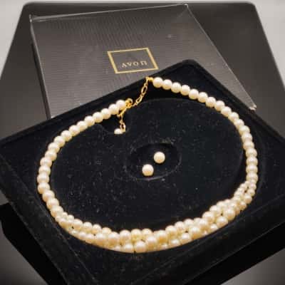 Amazing & Original New (1993) Avon Faux Pearl Necklace & Earrings 'Portrait Of Love' Set In Original Box