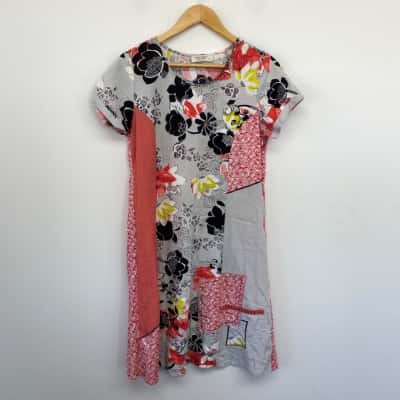 Orientique Grey Red Floral Short Sleeve Mini Dress Size 10 
