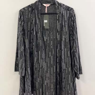 Millers Womens  Size 22 Long Sleeve Top Black  / Grey 
