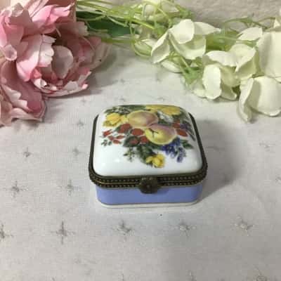 Jongleas Collections Floral Pattern Small Square Ceramic Hinged Trinket / Pill Box 