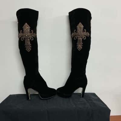 Jinpin boots with jewel cross design 