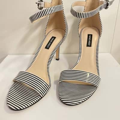 Nine West Womens Size 7 Heels Black  / Pinstriped 