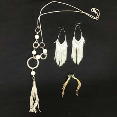  Set of Womens Necklace and 2 Pairs of Earrings 