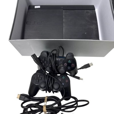 Play station 3 with 2 controllers CECH 4202C working 