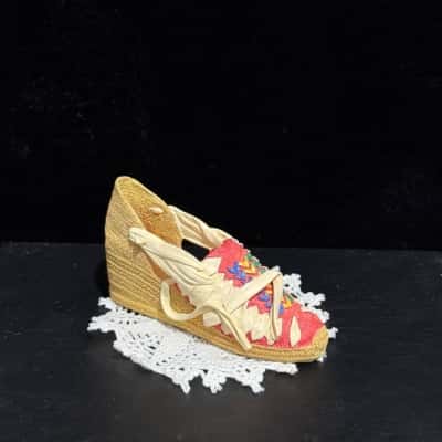 Assorted porcelain shoes