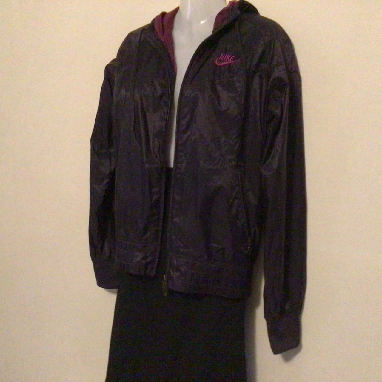 Womens Nike Spray Jacket Size M Deep Purple (s)