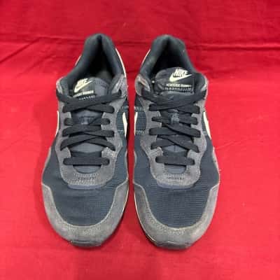 Nike Venture Runner Shoe  Men's  Size UK 6.5 /  US 7.5/ EUR 40.5 Navy Blue 