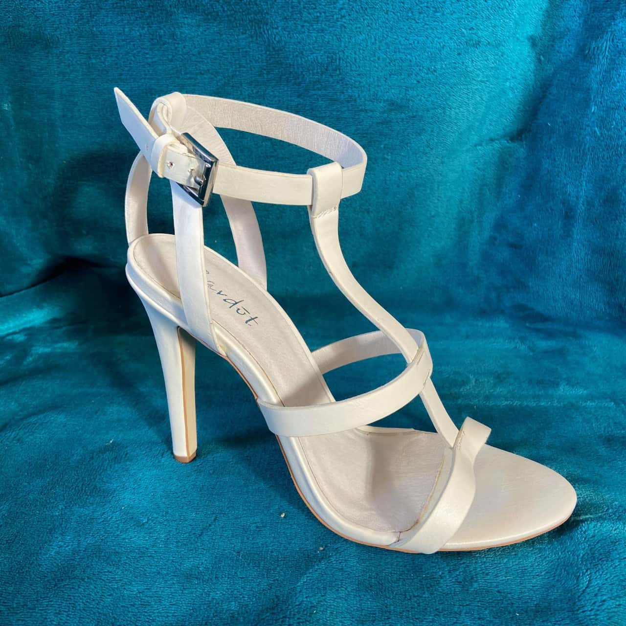 white heels size 7