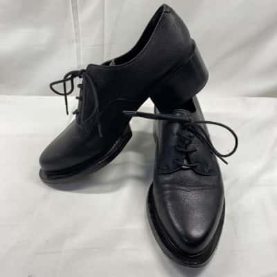 DKNY Womens  Size 7.5 Flats Black  