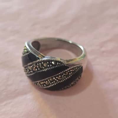  Womens Vibtage Silver Ring - onyx inlays with marcasite