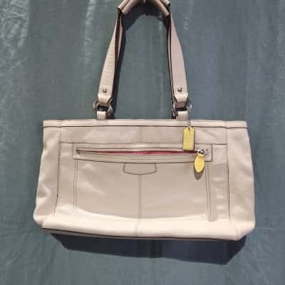 Ladies Vintage Coach Bag - EUC