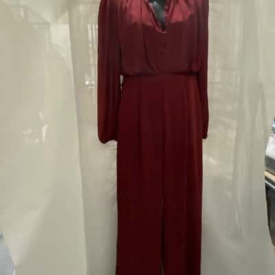 FOREVER NEW - LANA PETITE BUTTON UP BLOUSE JUMPSUIT IN WINE Size 8 - RRP $159.99