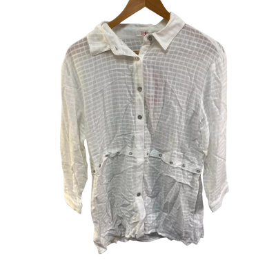 BNWT Veeko Womens  Size F Button Up Top White 