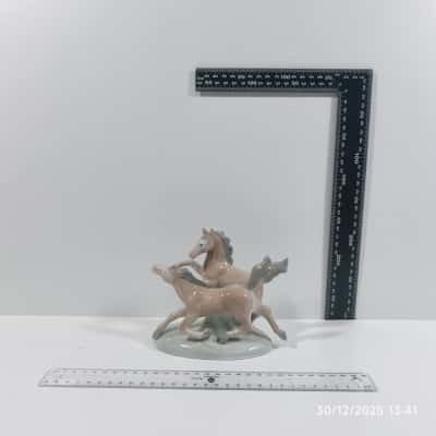 1x Horse Duo Figurine Saywell Imports Porcelain 