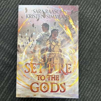 Set fire to the gods, Sara Raasch, Kirsten Simmons 
