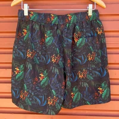 Macpac Mens Size M Dark Botanical Print Boardshorts 