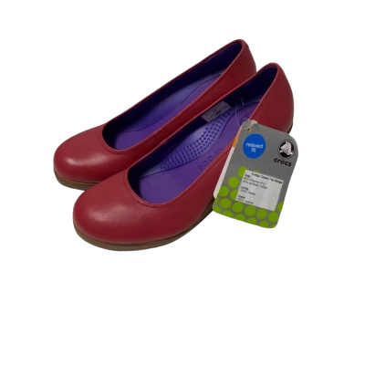 Womens CROCS Size 6 Heels Red 