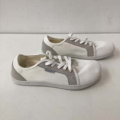 NEW  - HOBIBEAR Mens sneakers Cream / Grey  size 44