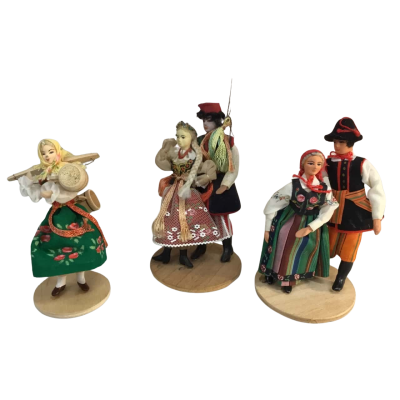 Vintage Dolls of the World as pictured