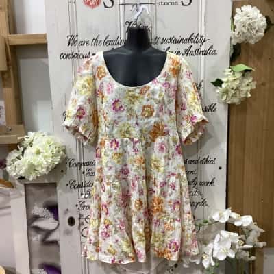 Forever New / Forever New Curve Brand! NWOT STUNNING PUFF SLEEVE FLORAL CUT-OUT BABYDOLL MIDI DRESS! Womens  Size 20 Floral Dress / Midi Dress / Short Sleeve Dress  Floral / Off White / Pattern 