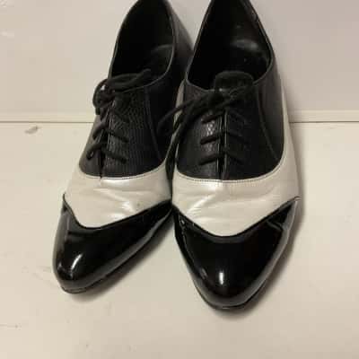 Laura Benini  Womens  Size 10 Heels Black  / White 