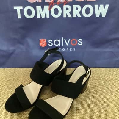 Betts Womens  Size 9 Sandals Black  