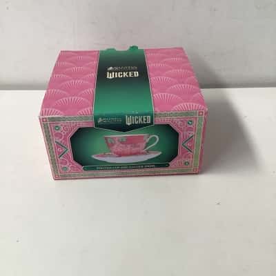 Maxwell & williams wicked footed cup and saucer set in gift box 200ml.