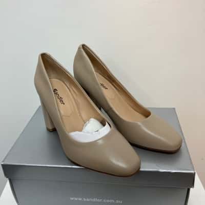 Sandler Womens  Size 7.5 Beige Amber Heel 
